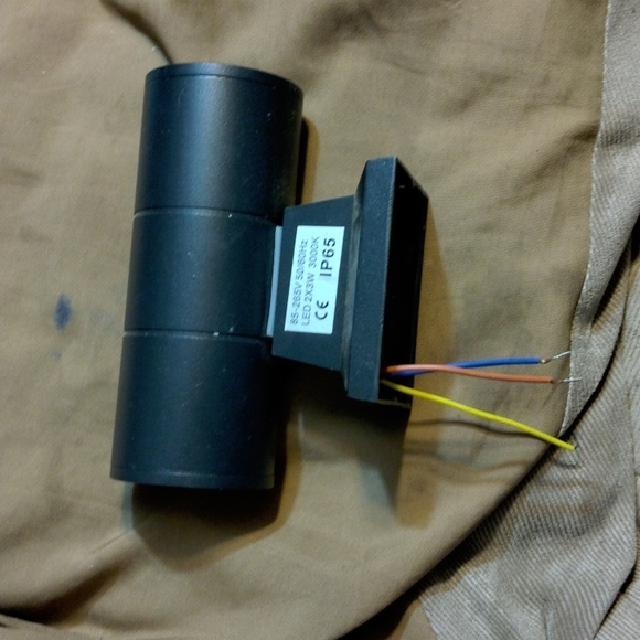 LED UP AND DOWN OUTDOOR SCONCE, 20 WATT, 3000K, 1800 LUMEN, WHITE, BLACK OR BRON - Picture 3 of 3